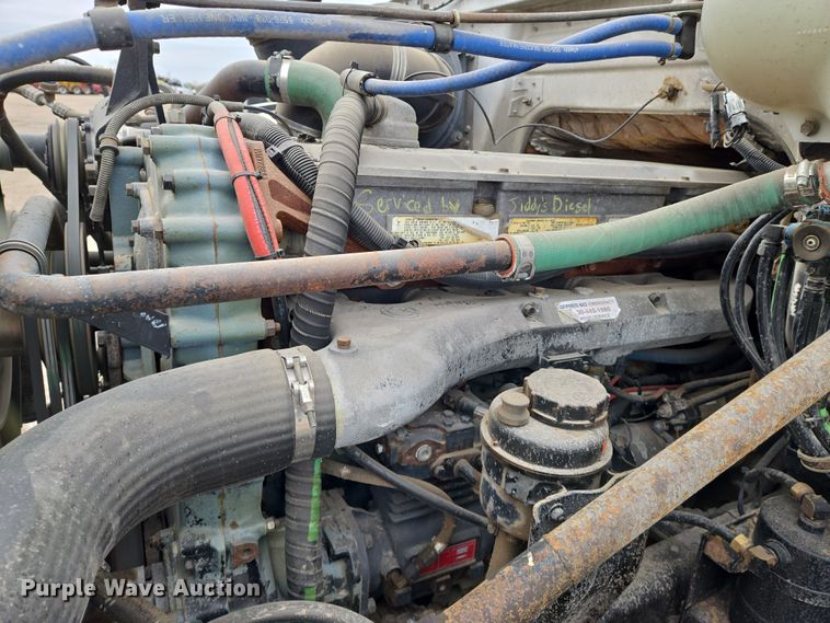 image for item EN8873 1994 White GMC WB water truck