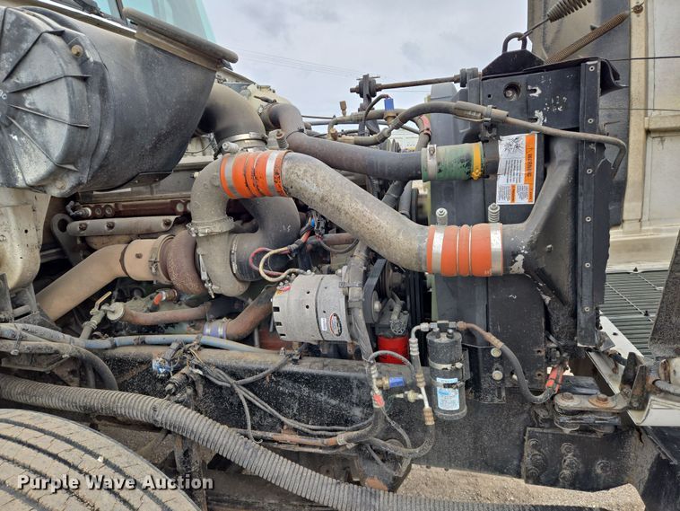 image for item EN8873 1994 White GMC WB water truck