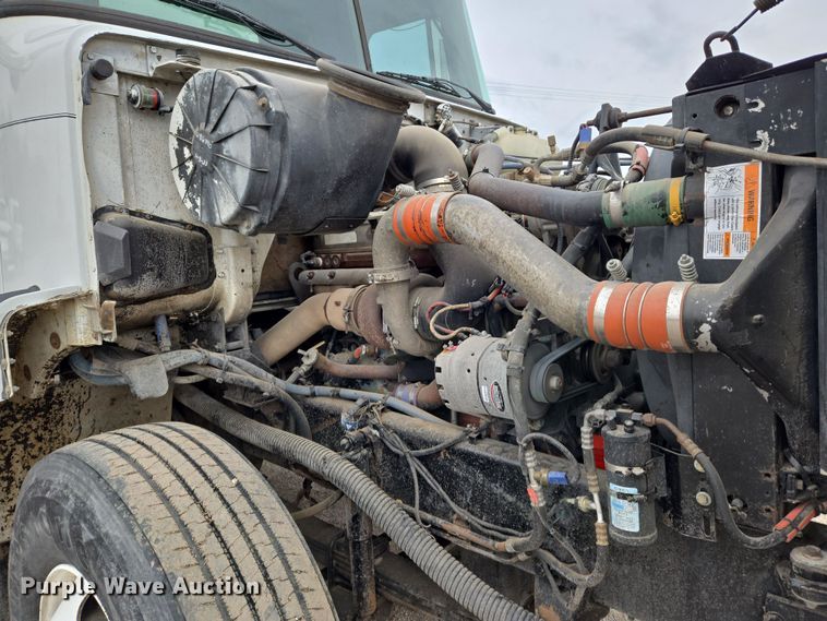 image for item EN8873 1994 White GMC WB water truck