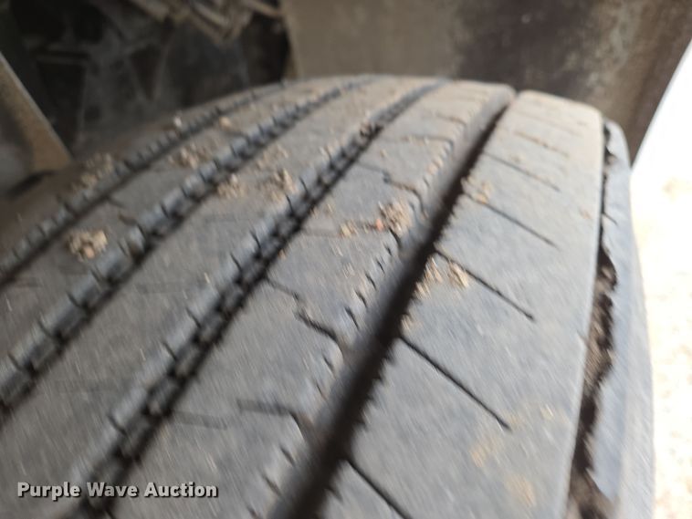 image for item EN8873 1994 White GMC WB water truck