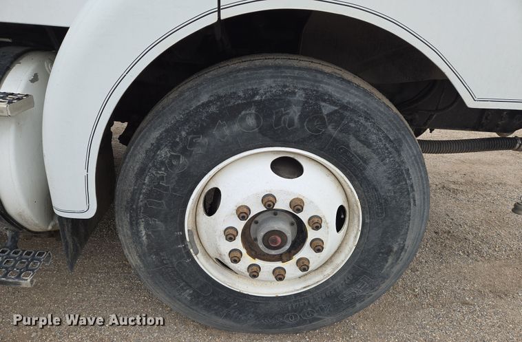 image for item EN8873 1994 White GMC WB water truck