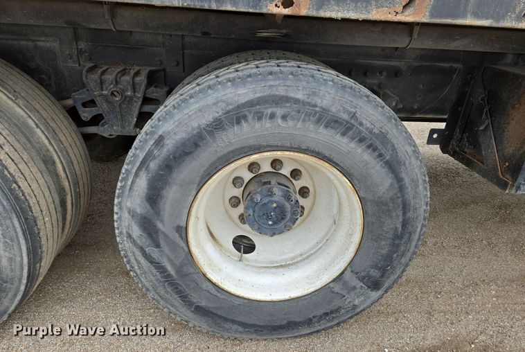 image for item EN8873 1994 White GMC WB water truck