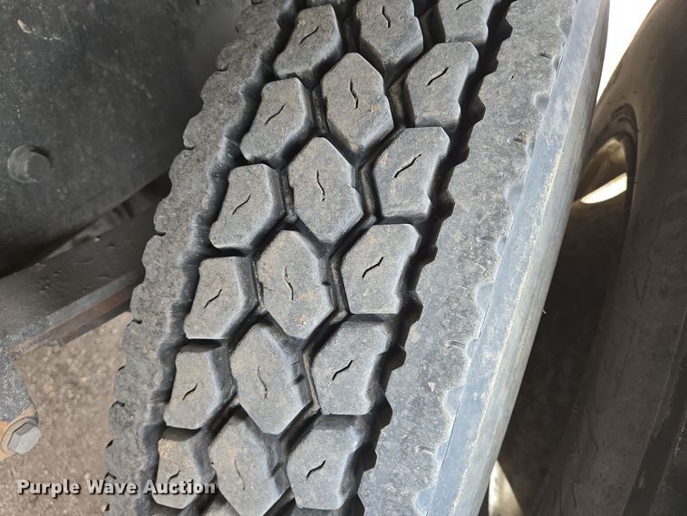 image for item EN8873 1994 White GMC WB water truck