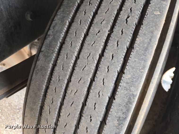 image for item EN8873 1994 White GMC WB water truck