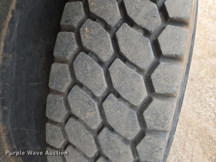 image for item EN8873 1994 White GMC WB water truck