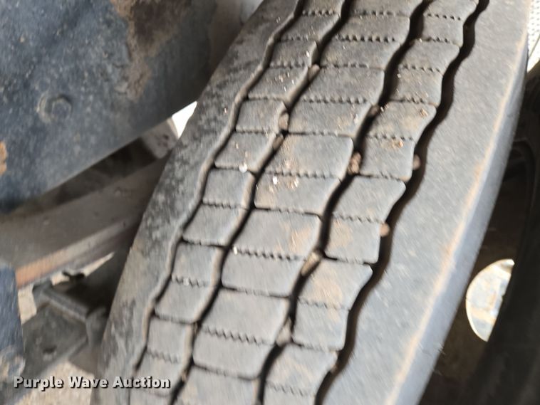 image for item EN8873 1994 White GMC WB water truck