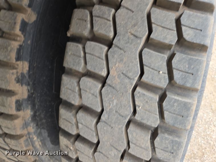 image for item EN8873 1994 White GMC WB water truck