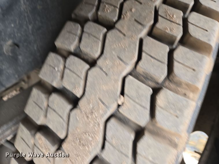 image for item EN8873 1994 White GMC WB water truck