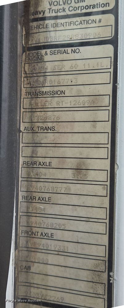 image for item EN8873 1994 White GMC WB water truck