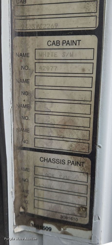 image for item EN8873 1994 White GMC WB water truck