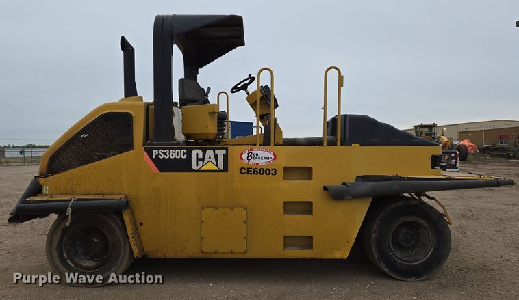 image for item EO0635 Caterpillar  PS360C pneumatic roller