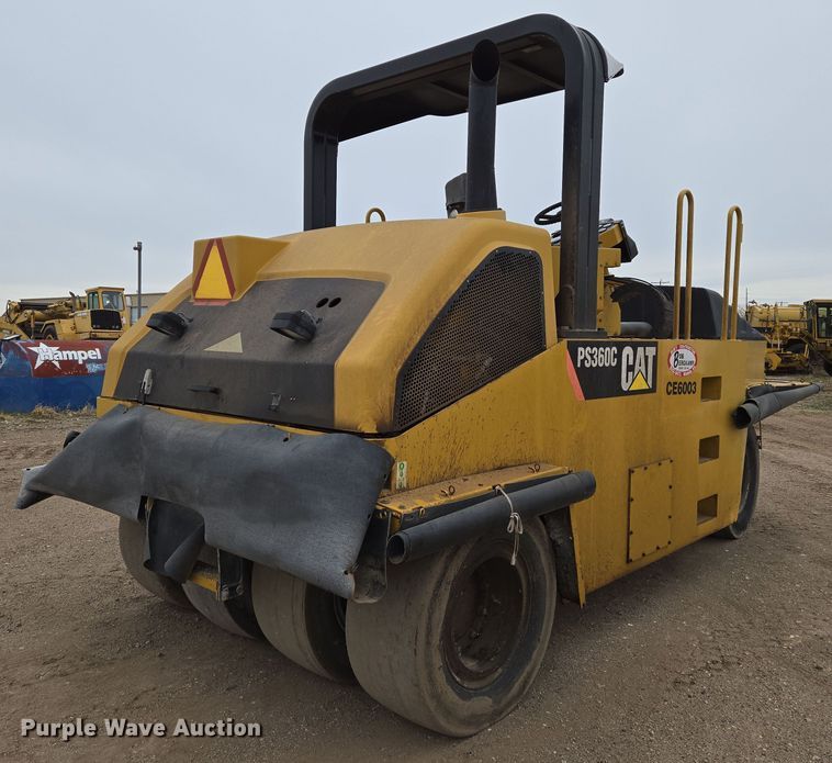 image for item EO0635 Caterpillar  PS360C pneumatic roller