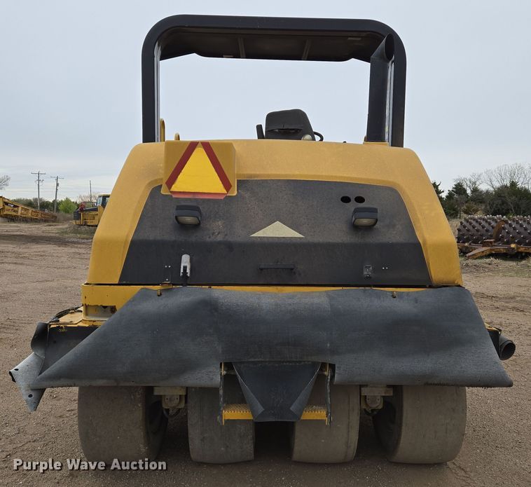 image for item EO0635 Caterpillar  PS360C pneumatic roller