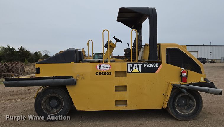 image for item EO0635 Caterpillar  PS360C pneumatic roller