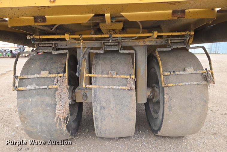 image for item EO0635 Caterpillar  PS360C pneumatic roller