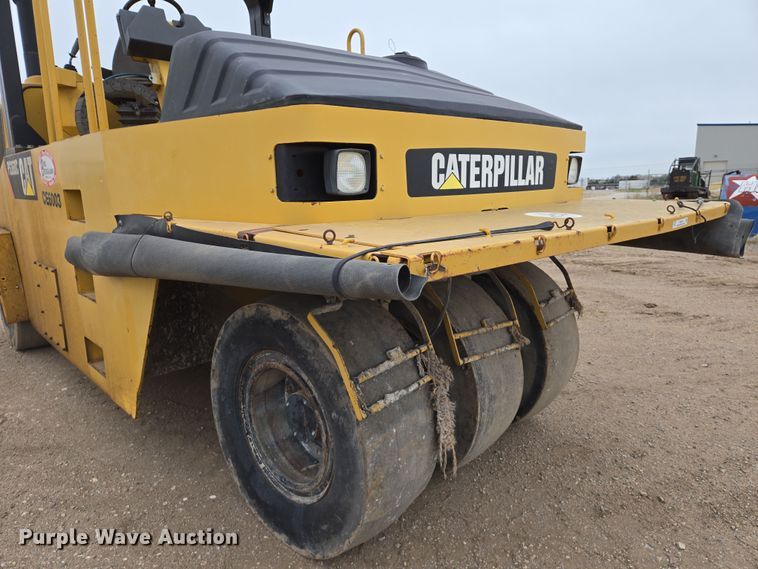 image for item EO0635 Caterpillar  PS360C pneumatic roller