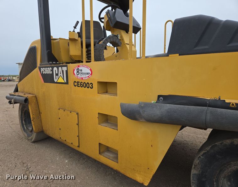 image for item EO0635 Caterpillar  PS360C pneumatic roller