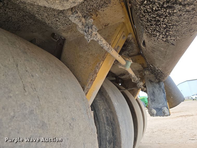 image for item EO0635 Caterpillar  PS360C pneumatic roller