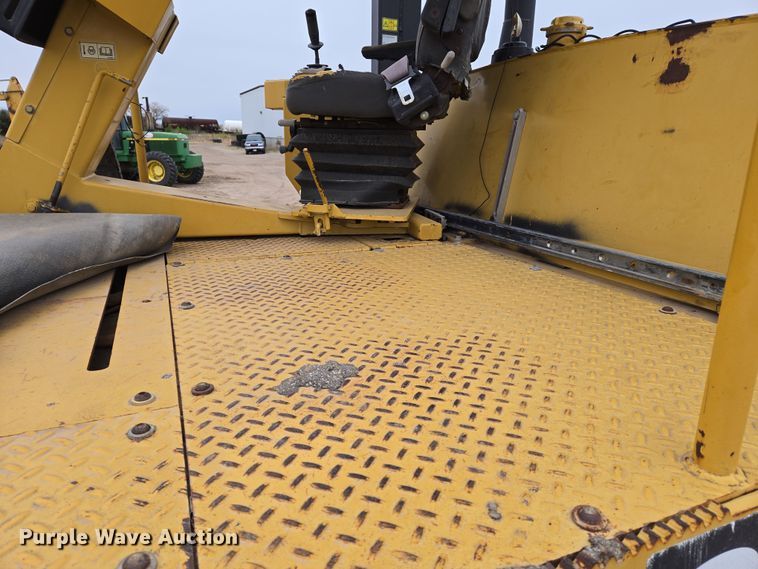 image for item EO0635 Caterpillar  PS360C pneumatic roller