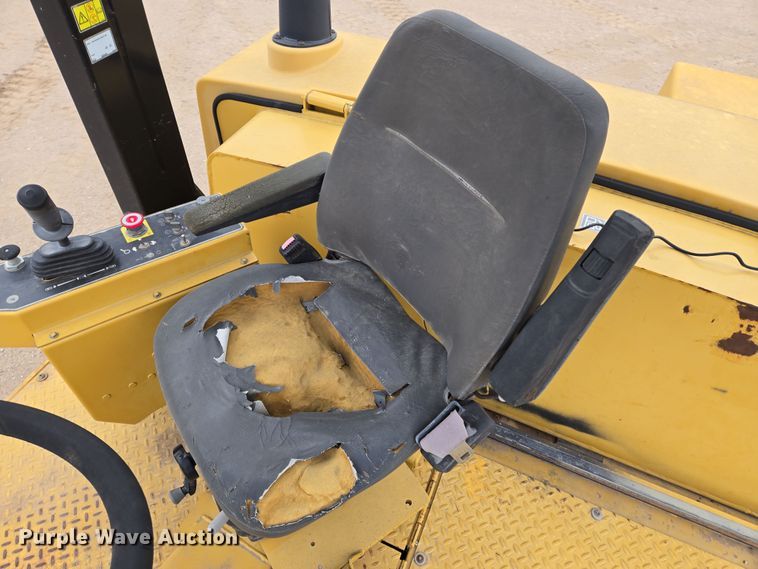 image for item EO0635 Caterpillar  PS360C pneumatic roller