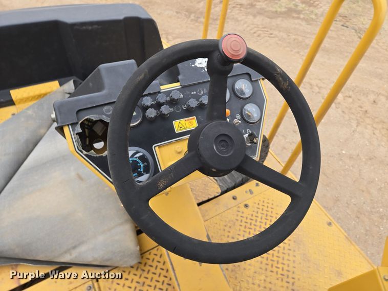 image for item EO0635 Caterpillar  PS360C pneumatic roller