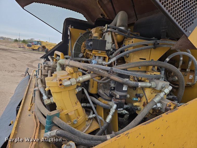 image for item EO0635 Caterpillar  PS360C pneumatic roller