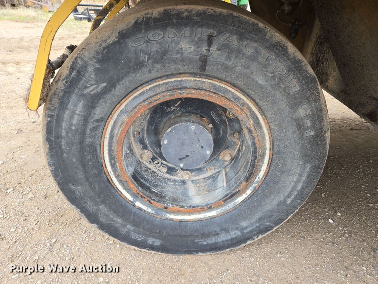 image for item EO0635 Caterpillar  PS360C pneumatic roller