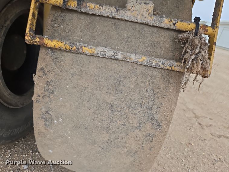 image for item EO0635 Caterpillar  PS360C pneumatic roller