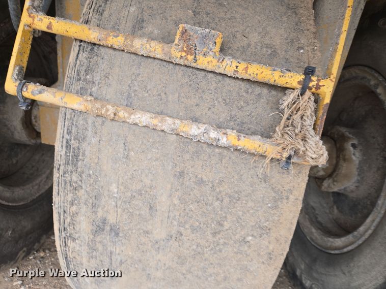 image for item EO0635 Caterpillar  PS360C pneumatic roller