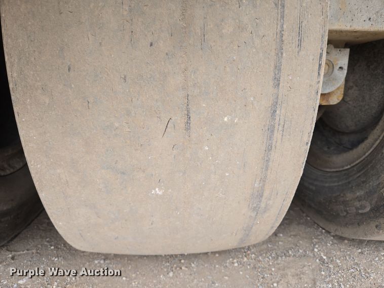 image for item EO0635 Caterpillar  PS360C pneumatic roller