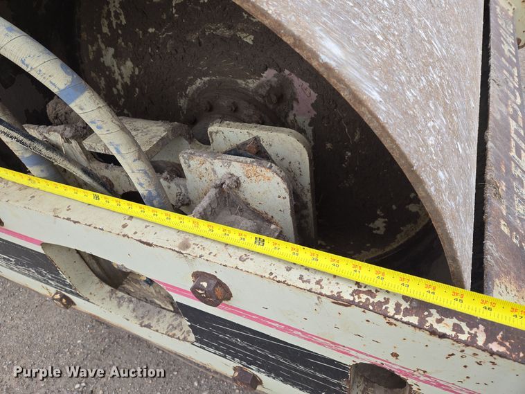 image for item EO0636 1992 Ingersoll Rand SD-70D single drum vibratory roller