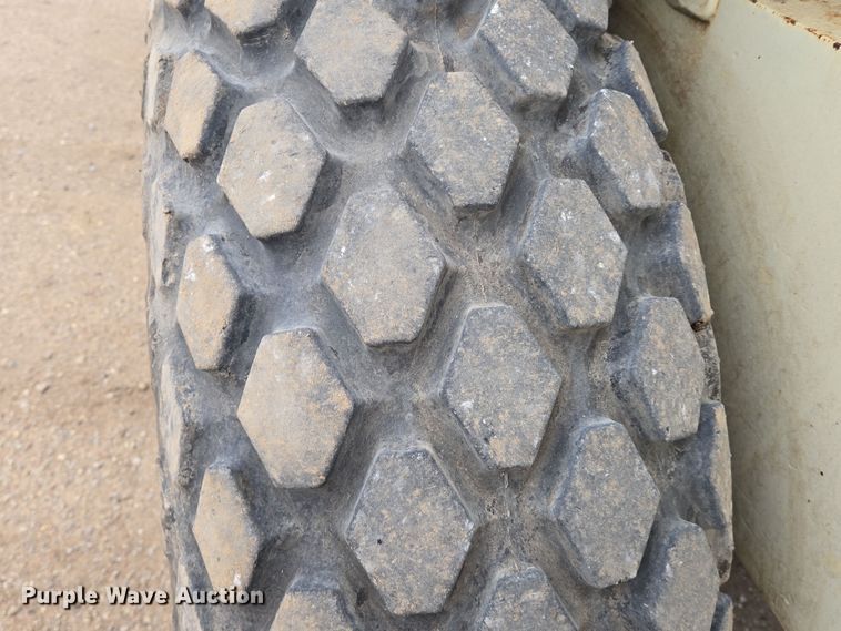 image for item EO0636 1992 Ingersoll Rand SD-70D single drum vibratory roller