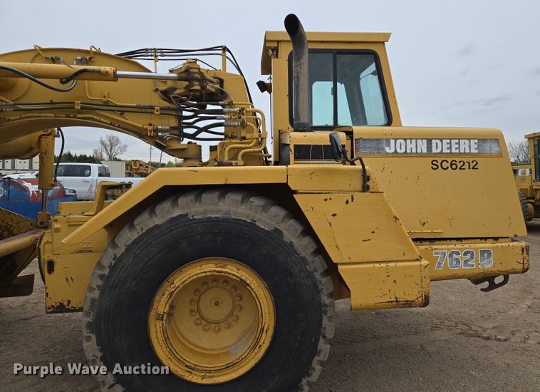 image for item EO0637 1994 John Deere 762B elevating scraper
