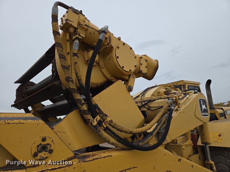 image for item EO0637 1994 John Deere 762B elevating scraper