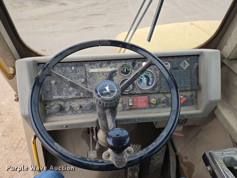 image for item EO0637 1994 John Deere 762B elevating scraper