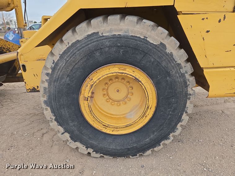 image for item EO0637 1994 John Deere 762B elevating scraper