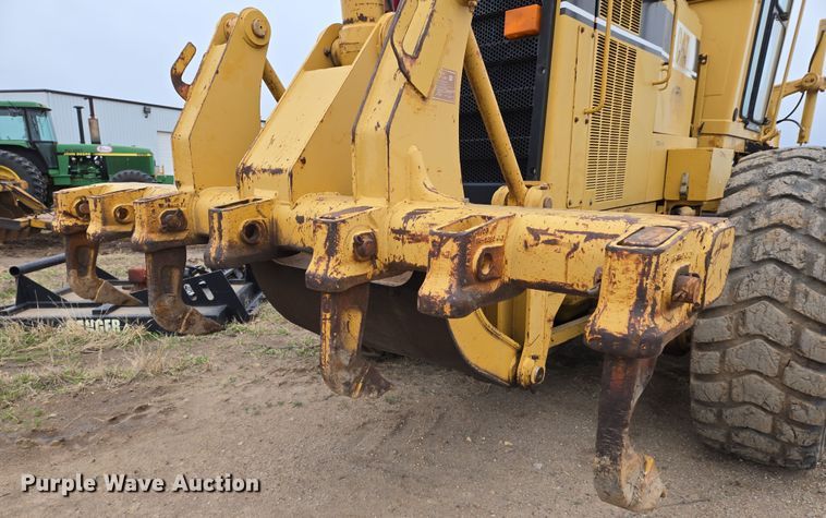 image for item EO0638 1997 Caterpillar 14H motor grader