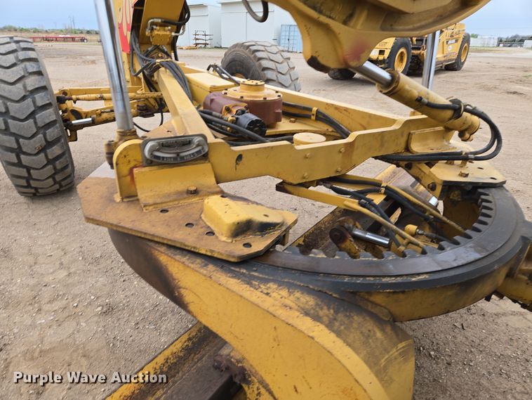 image for item EO0638 1997 Caterpillar 14H motor grader