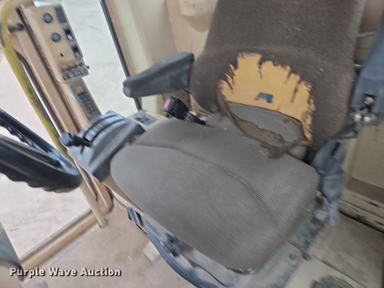 image for item EO0638 1997 Caterpillar 14H motor grader