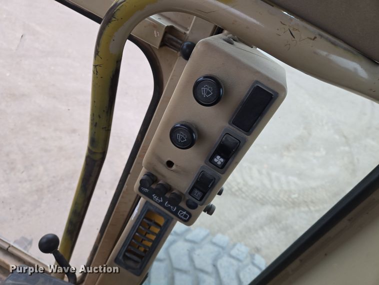 image for item EO0638 1997 Caterpillar 14H motor grader