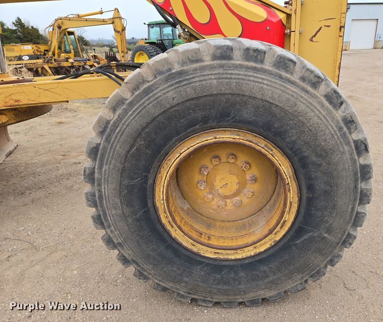 image for item EO0638 1997 Caterpillar 14H motor grader