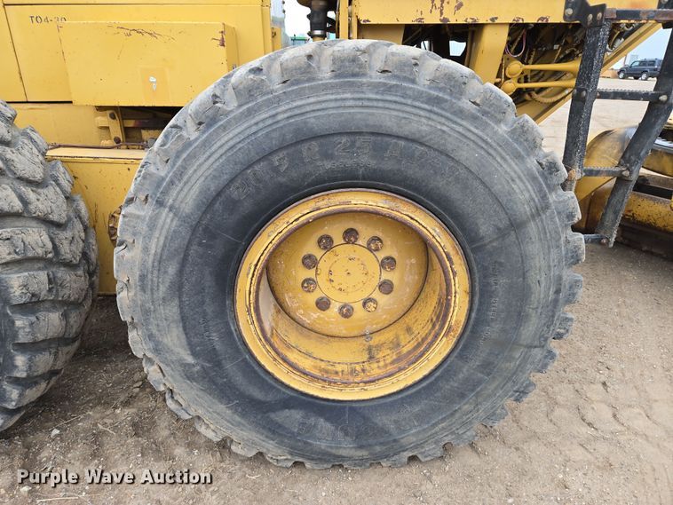 image for item EO0638 1997 Caterpillar 14H motor grader