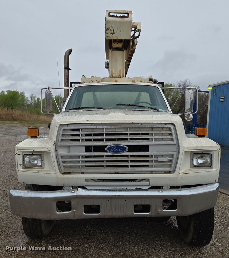 image for item EO0648 1990 Ford F900 crane truck