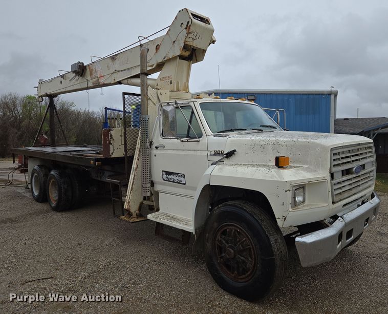 image for item EO0648 1990 Ford F900 crane truck