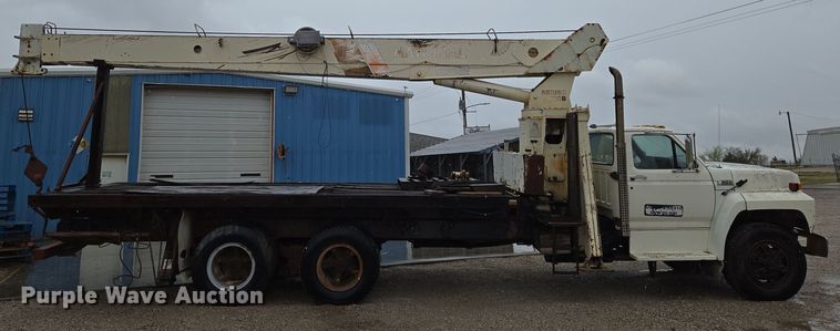 image for item EO0648 1990 Ford F900 crane truck