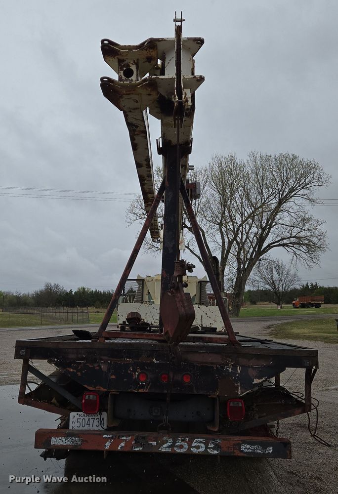 image for item EO0648 1990 Ford F900 crane truck