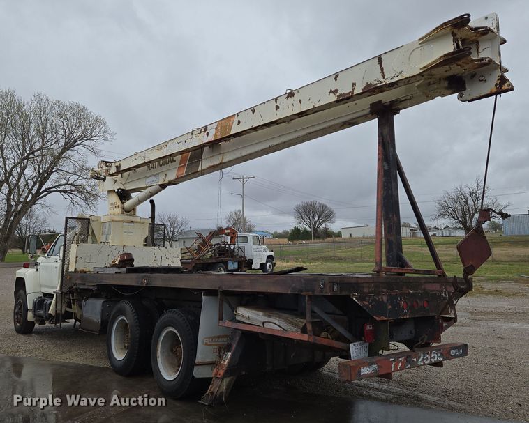image for item EO0648 1990 Ford F900 crane truck
