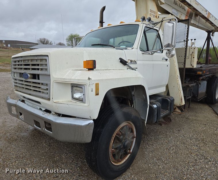 image for item EO0648 1990 Ford F900 crane truck