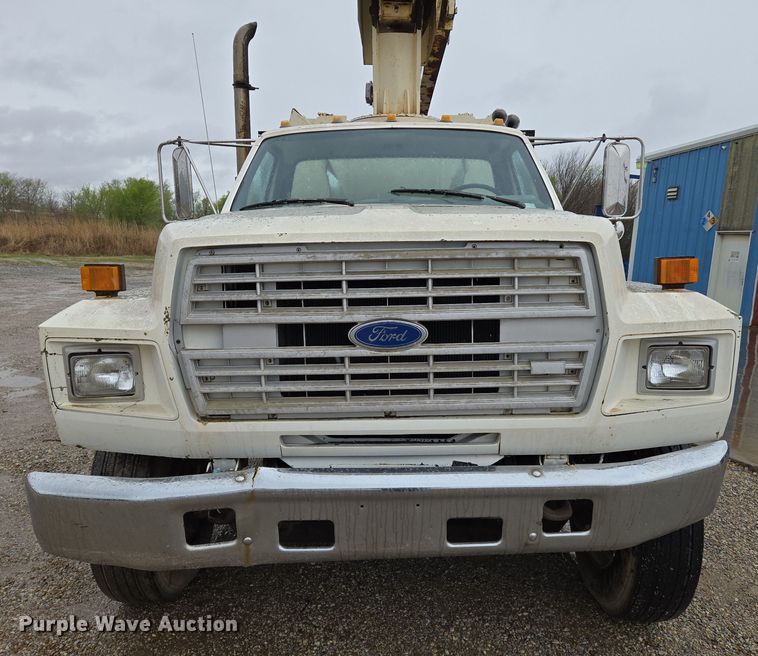 image for item EO0648 1990 Ford F900 crane truck