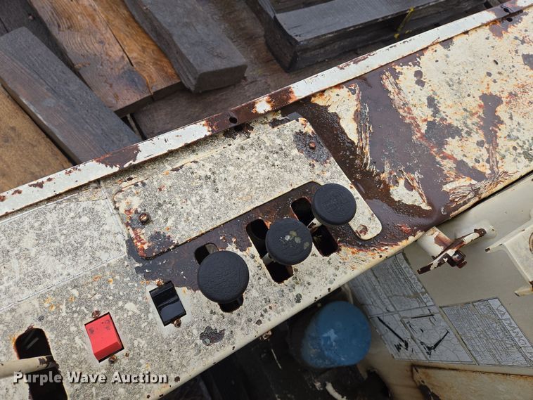 image for item EO0648 1990 Ford F900 crane truck